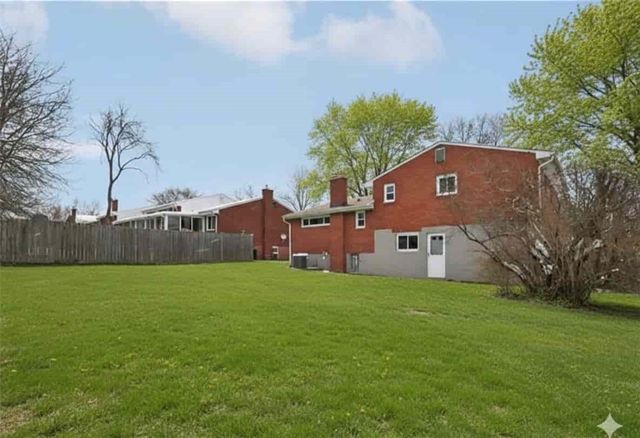 537 Fieldstone Dr, Monroeville, PA 15146