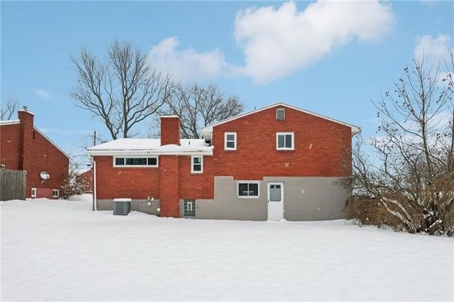 537 Fieldstone Dr, Monroeville, PA 15146