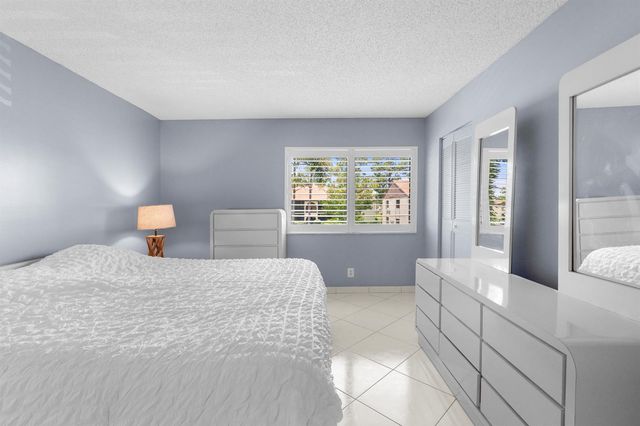 317 Knotty Pine Circle D-2, Greenacres, FL 33463