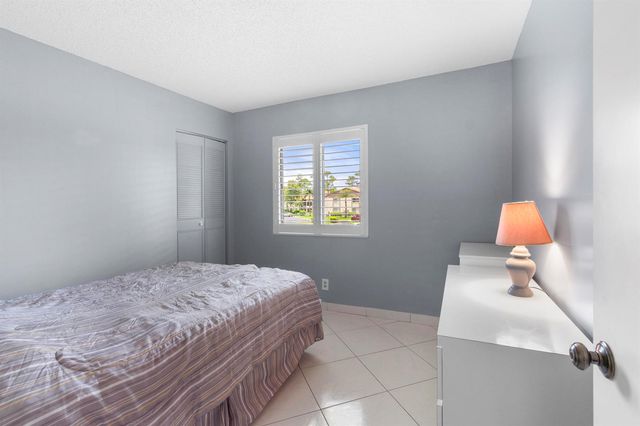 317 Knotty Pine Circle D-2, Greenacres, FL 33463