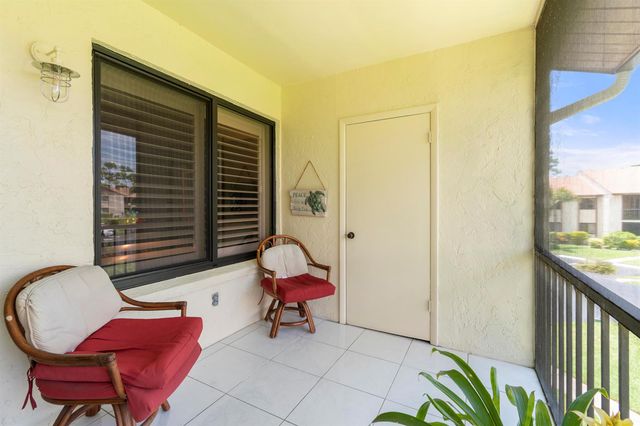 317 Knotty Pine Circle D-2, Greenacres, FL 33463