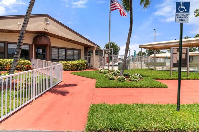 317 Knotty Pine Circle D-2, Greenacres, FL 33463