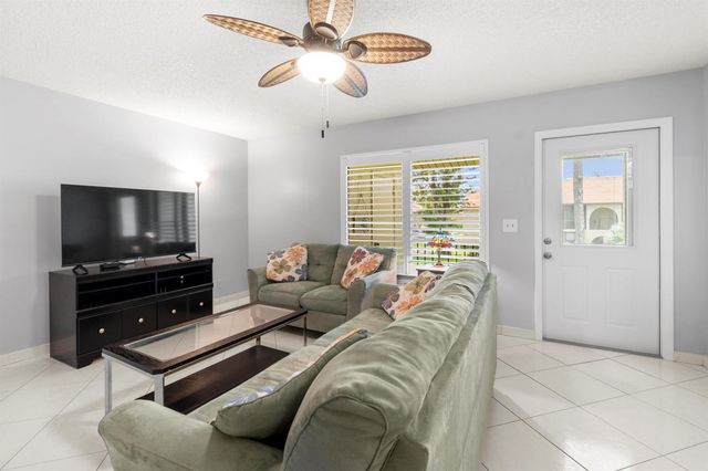317 Knotty Pine Circle D-2, Greenacres, FL 33463