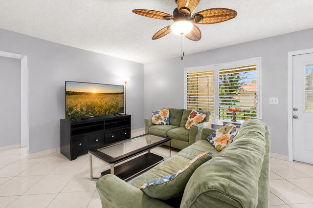 317 Knotty Pine Circle D-2, Greenacres, FL 33463