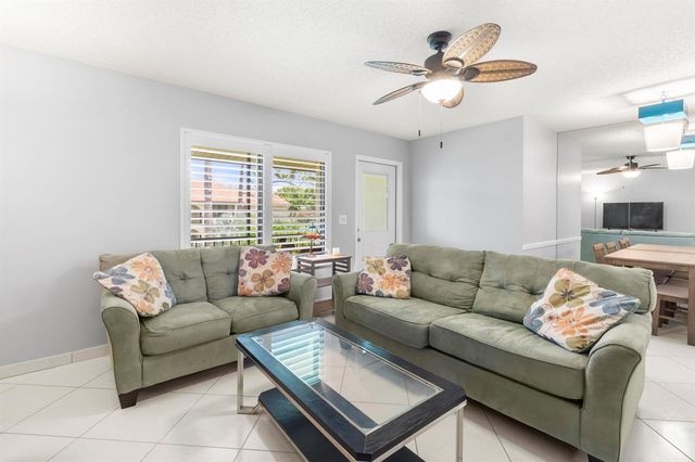 317 Knotty Pine Circle D-2, Greenacres, FL 33463