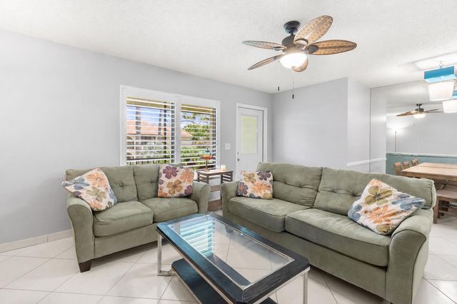 317 Knotty Pine Circle D-2, Greenacres, FL 33463