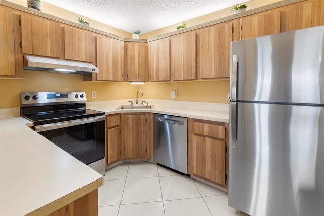 317 Knotty Pine Circle D-2, Greenacres, FL 33463