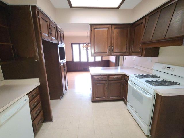 12975 Golf PARKWAY, Brookfield, WI 53005