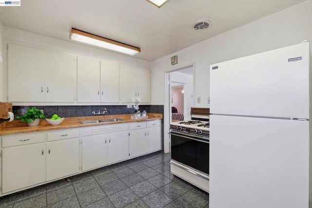 3838 Monterey Blvd., San Leandro, CA 94578