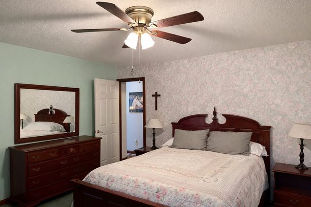 27 TENNYSON Court, Erie, PA 16509