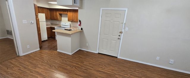 9805 Walnut Street 204, Dallas, TX 75243