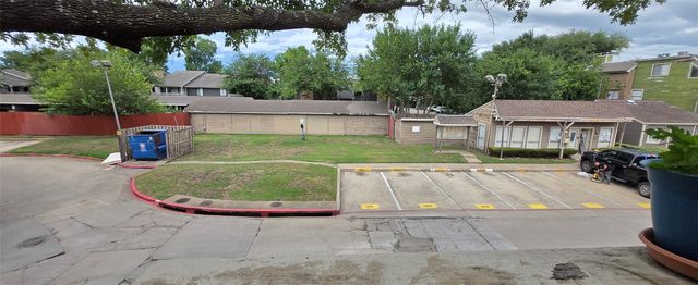 9805 Walnut Street 204, Dallas, TX 75243
