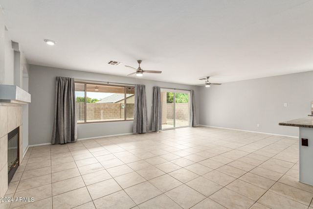 8753 W SALTER Drive, Peoria, AZ 85382