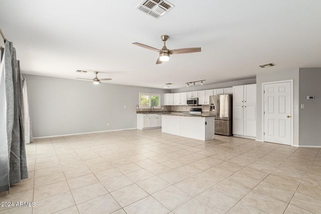 8753 W SALTER Drive, Peoria, AZ 85382