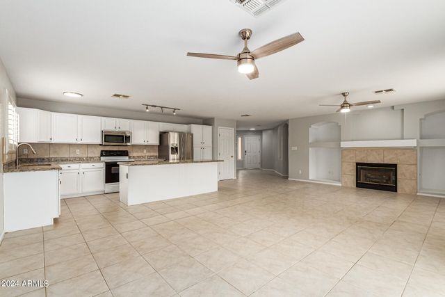 8753 W SALTER Drive, Peoria, AZ 85382