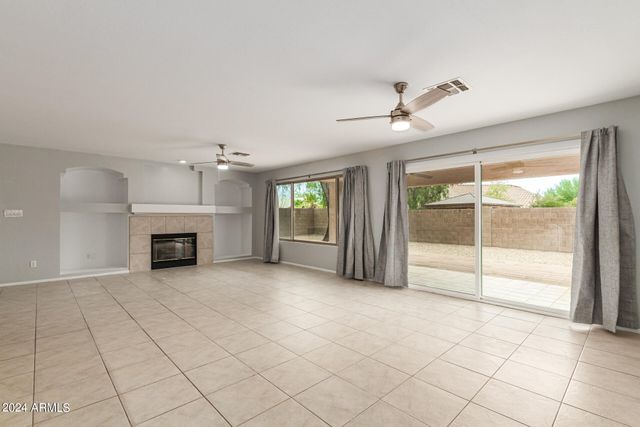 8753 W SALTER Drive, Peoria, AZ 85382