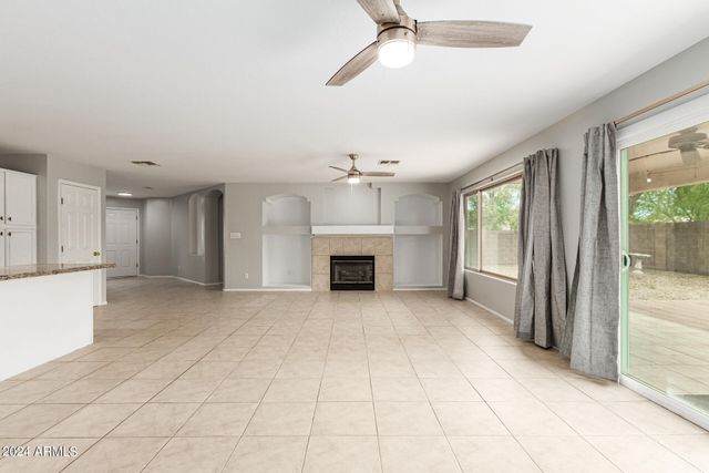 8753 W SALTER Drive, Peoria, AZ 85382