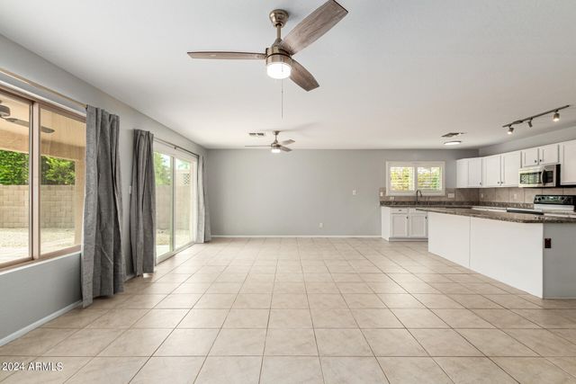 8753 W SALTER Drive, Peoria, AZ 85382