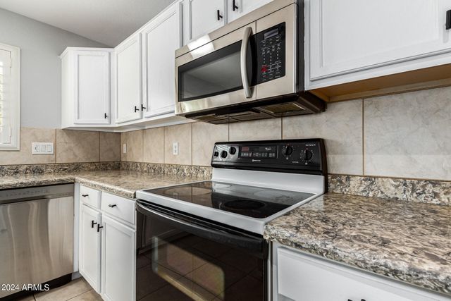 8753 W SALTER Drive, Peoria, AZ 85382