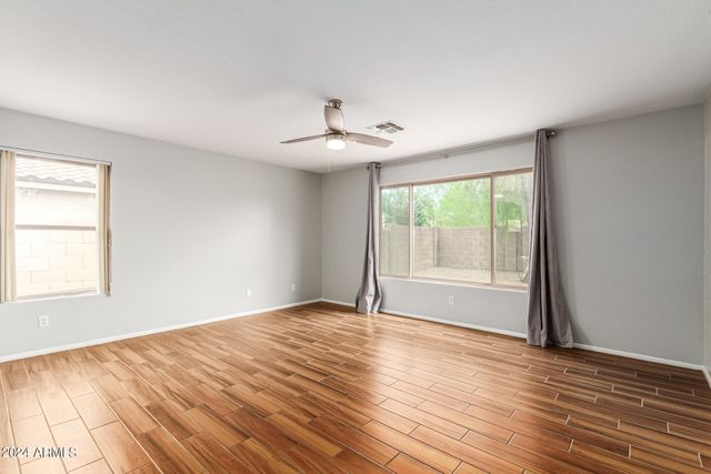 8753 W SALTER Drive, Peoria, AZ 85382