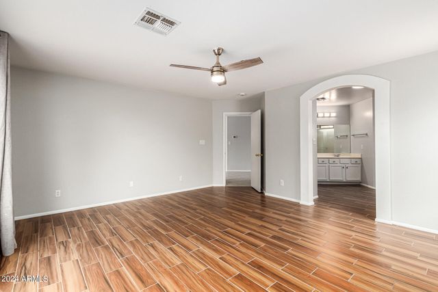 8753 W SALTER Drive, Peoria, AZ 85382