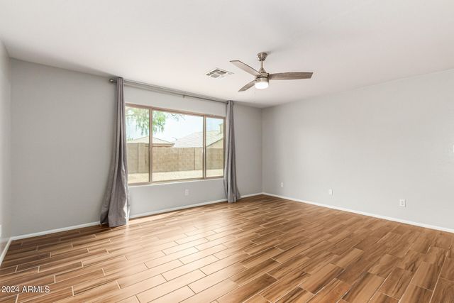 8753 W SALTER Drive, Peoria, AZ 85382