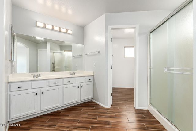 8753 W SALTER Drive, Peoria, AZ 85382