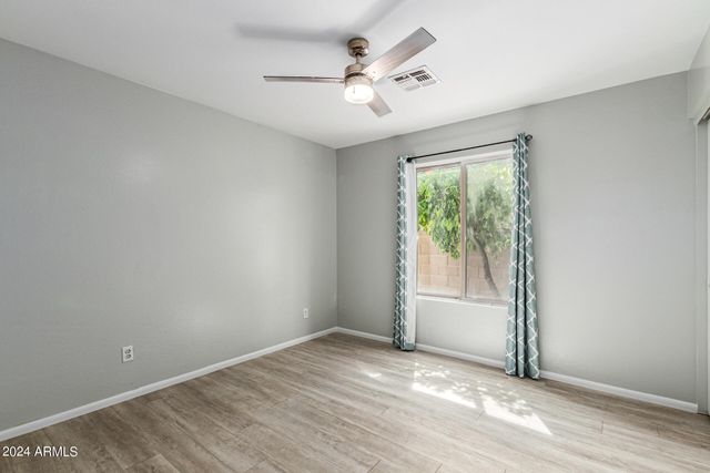 8753 W SALTER Drive, Peoria, AZ 85382