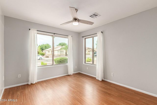 8753 W SALTER Drive, Peoria, AZ 85382