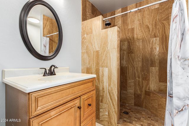 8753 W SALTER Drive, Peoria, AZ 85382