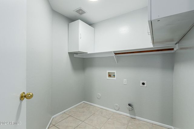 8753 W SALTER Drive, Peoria, AZ 85382