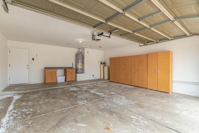 8753 W SALTER Drive, Peoria, AZ 85382