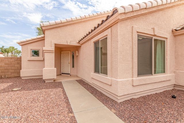 8753 W SALTER Drive, Peoria, AZ 85382