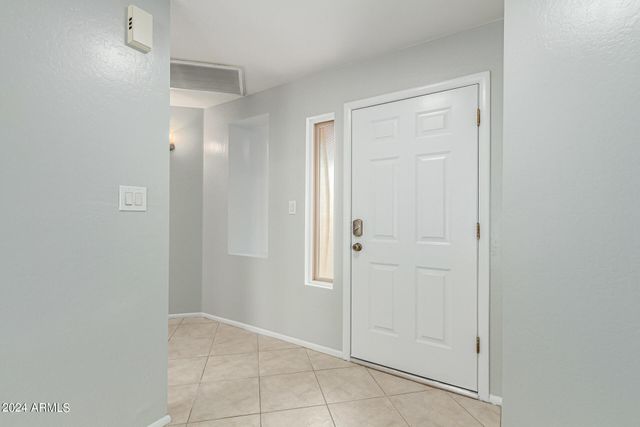 8753 W SALTER Drive, Peoria, AZ 85382