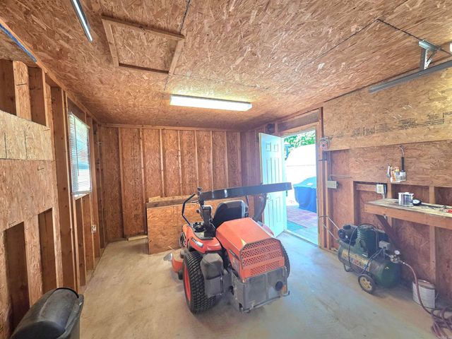 587 Tournament Drive, Mountain View, AR 72560