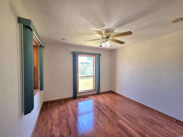 587 Tournament Drive, Mountain View, AR 72560