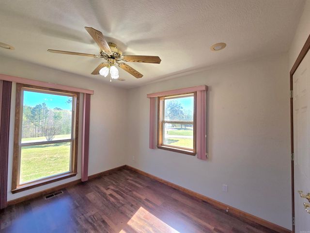 587 Tournament Drive, Mountain View, AR 72560