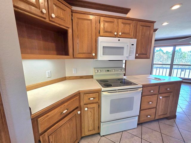 587 Tournament Drive, Mountain View, AR 72560