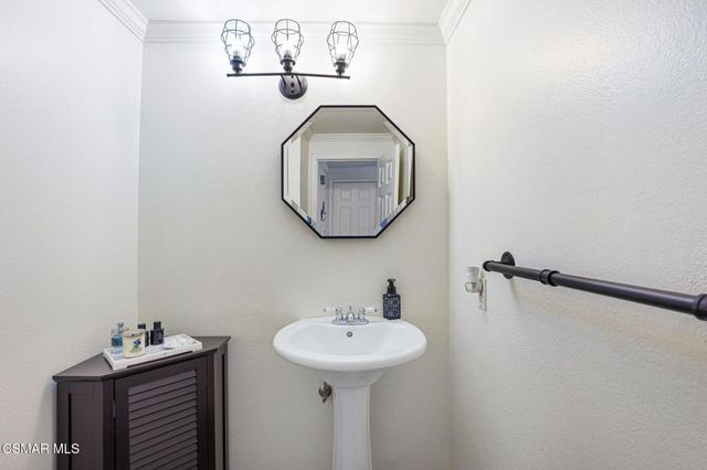 6767 Pheasant Lane, Oak Park, CA 91377