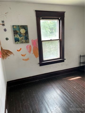 2215 La Salle Avenue, Niagara Falls, NY 14301