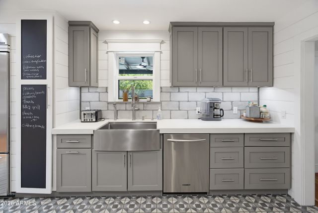 3915 E RANCHO Drive, Paradise Valley, AZ 85253