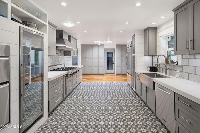3915 E RANCHO Drive, Paradise Valley, AZ 85253