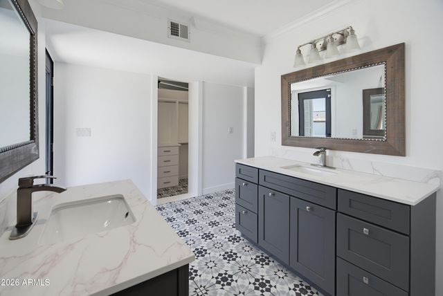 3915 E RANCHO Drive, Paradise Valley, AZ 85253