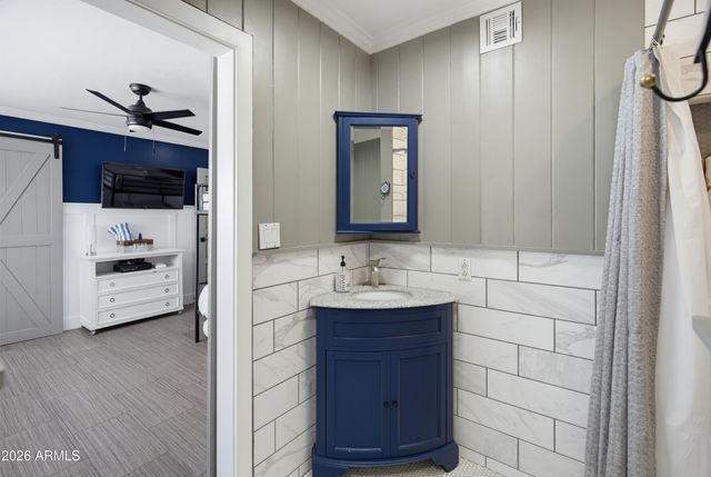 3915 E RANCHO Drive, Paradise Valley, AZ 85253