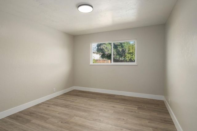 5186 N Callisch Avenue, Fresno, CA 93710