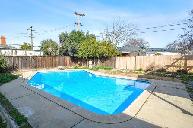 5186 N Callisch Avenue, Fresno, CA 93710