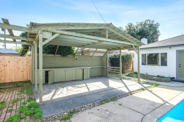 5186 N Callisch Avenue, Fresno, CA 93710