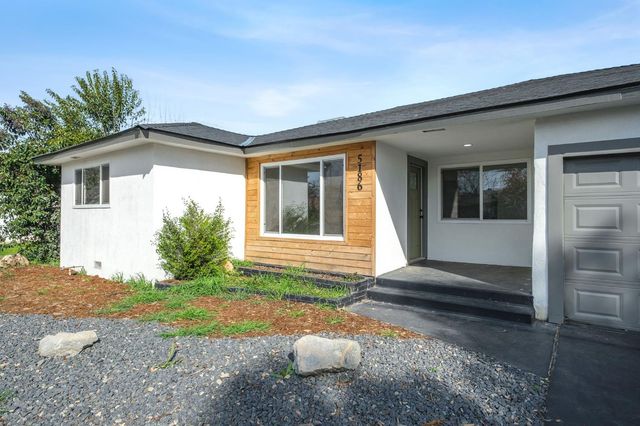 5186 N Callisch Avenue, Fresno, CA 93710