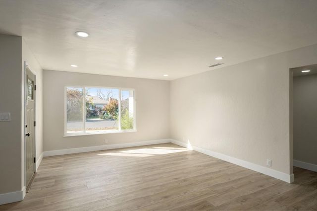 5186 N Callisch Avenue, Fresno, CA 93710