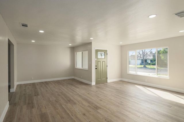 5186 N Callisch Avenue, Fresno, CA 93710